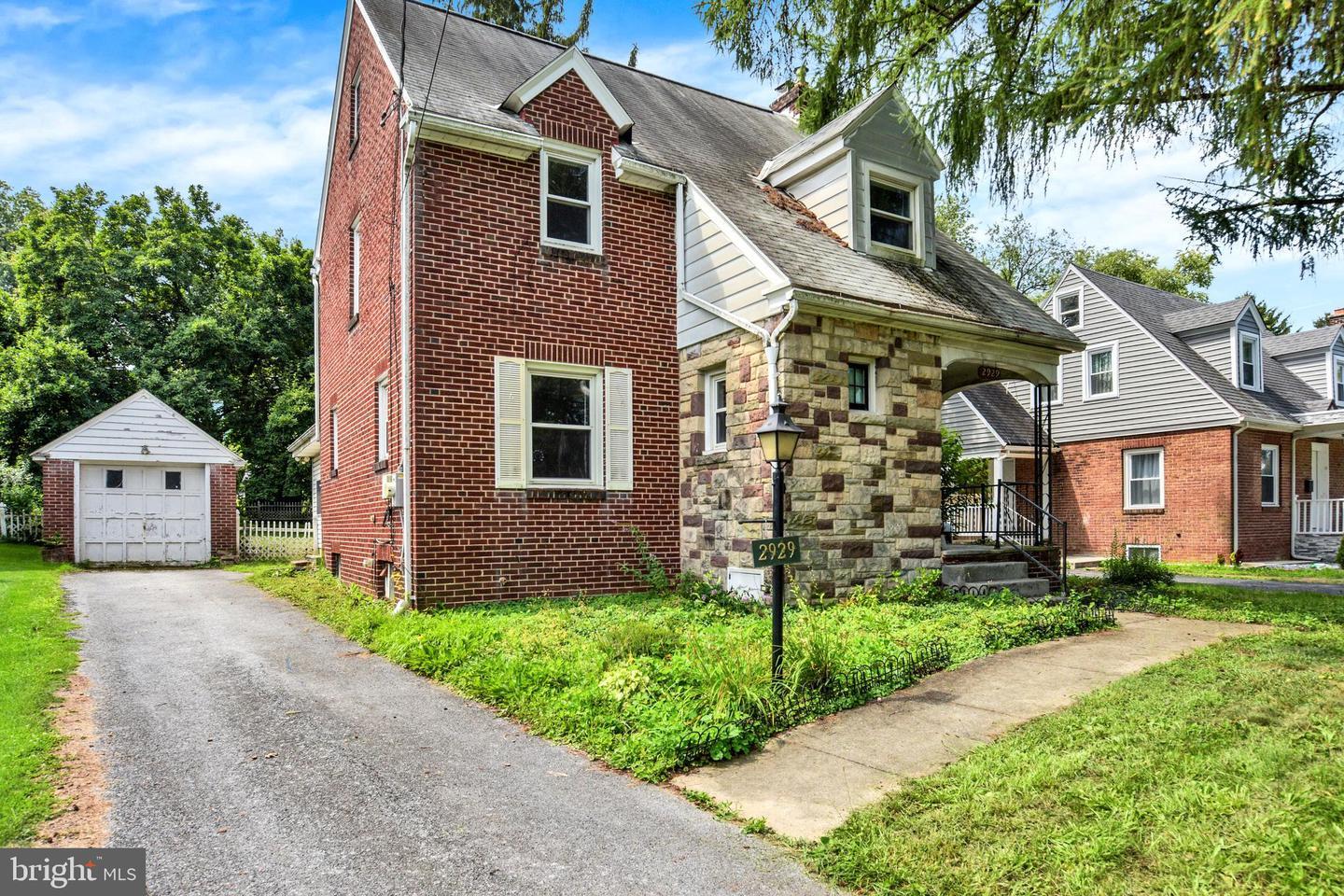 Property Photo:  2929 Locust Lane  PA 17109 