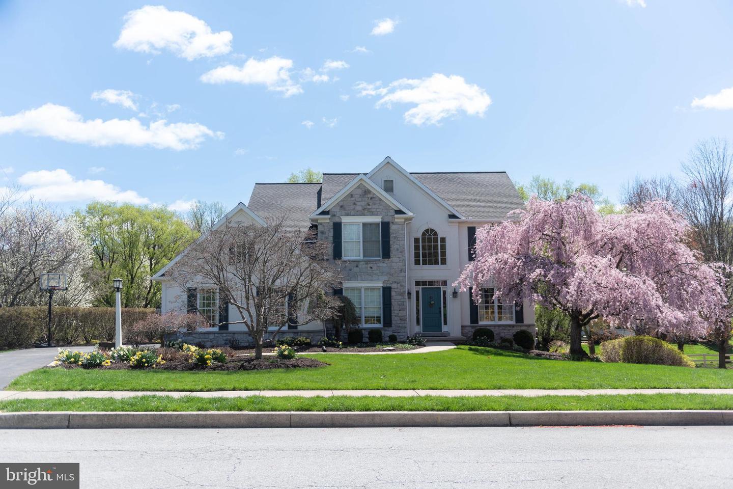 Property Photo:  1204 Cardinal Way  PA 17036 