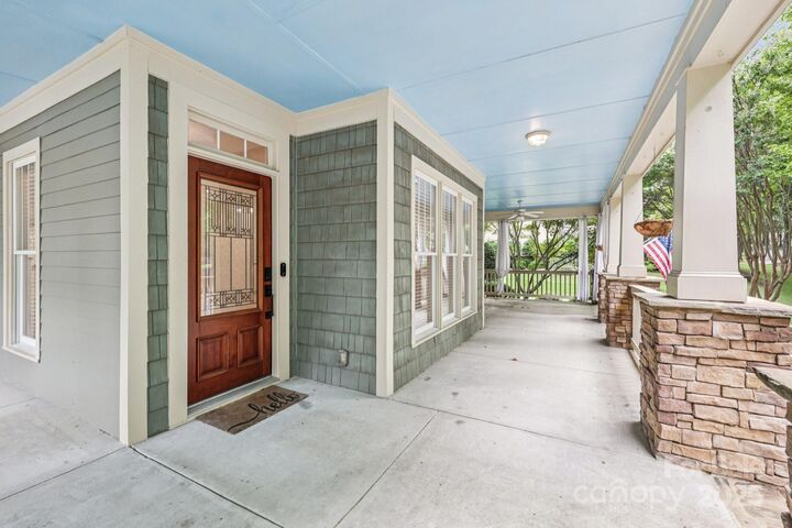 Property Photo: 1871 Chestnut Hill Drive SC 29708