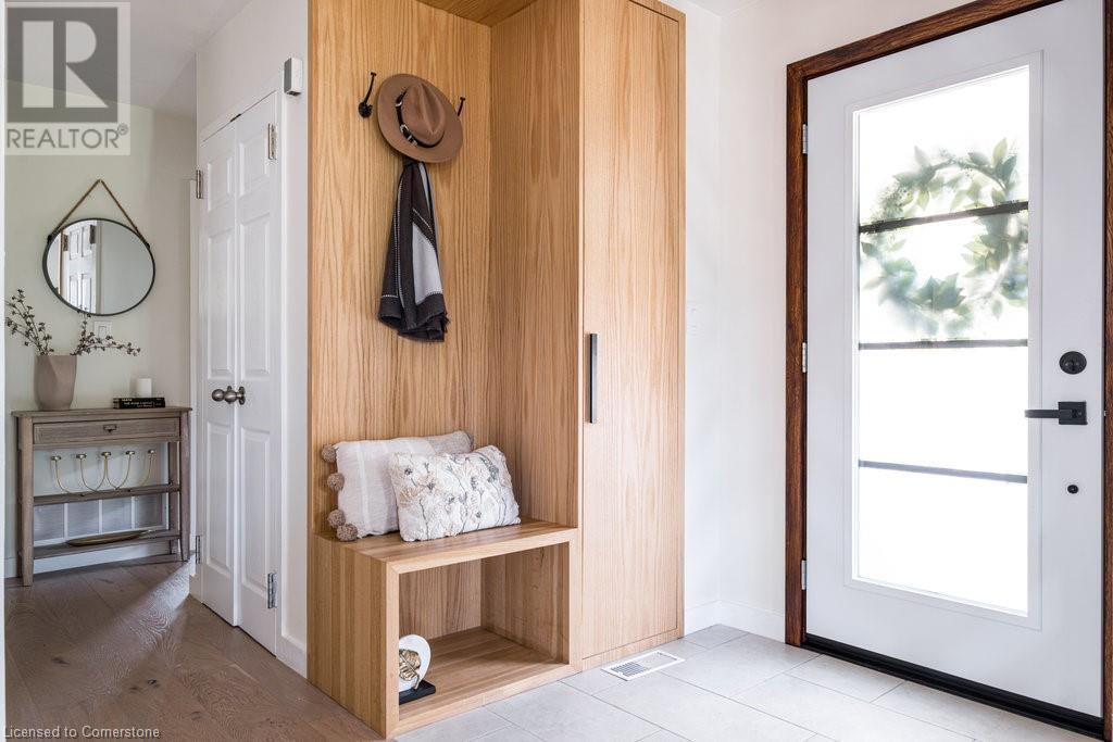 Photo de la propriété: 65 Elgar Avenue ON L8P 3T8