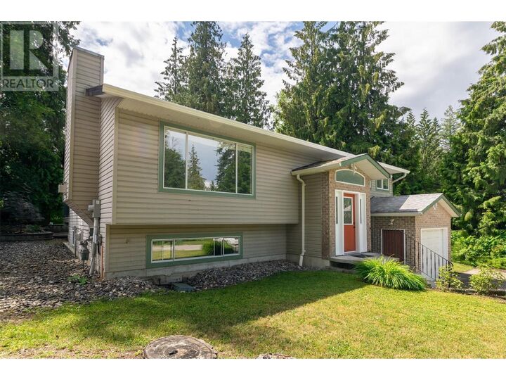 Property Photo: 2580 1 Avenue Northeast BC V1E 2A7