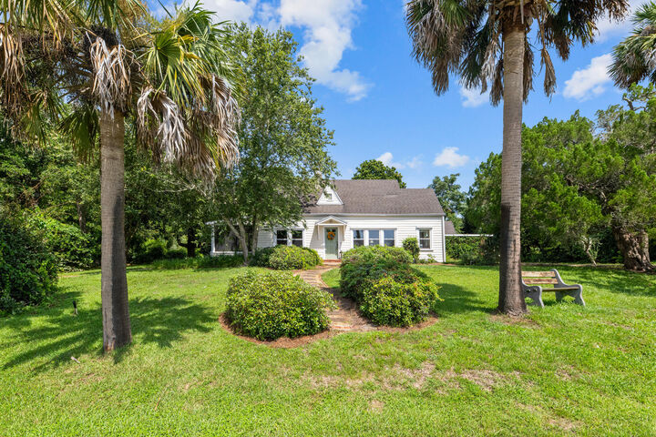 Property Photo: 145 Bay Avenue FL 32320