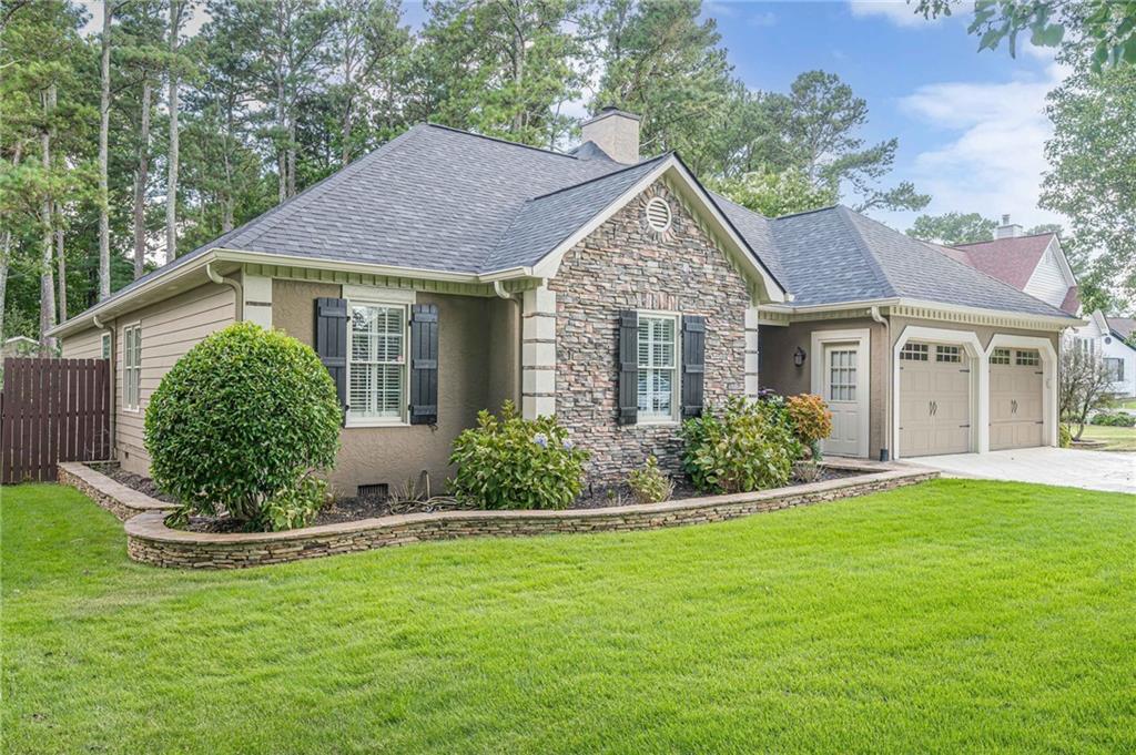 Property Photo: 2104 Etowah Valley Drive GA 30189