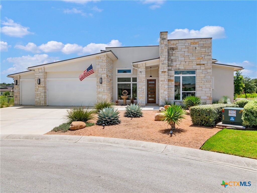 Property Photo: 117 Balancing Laurel Drive TX 78666