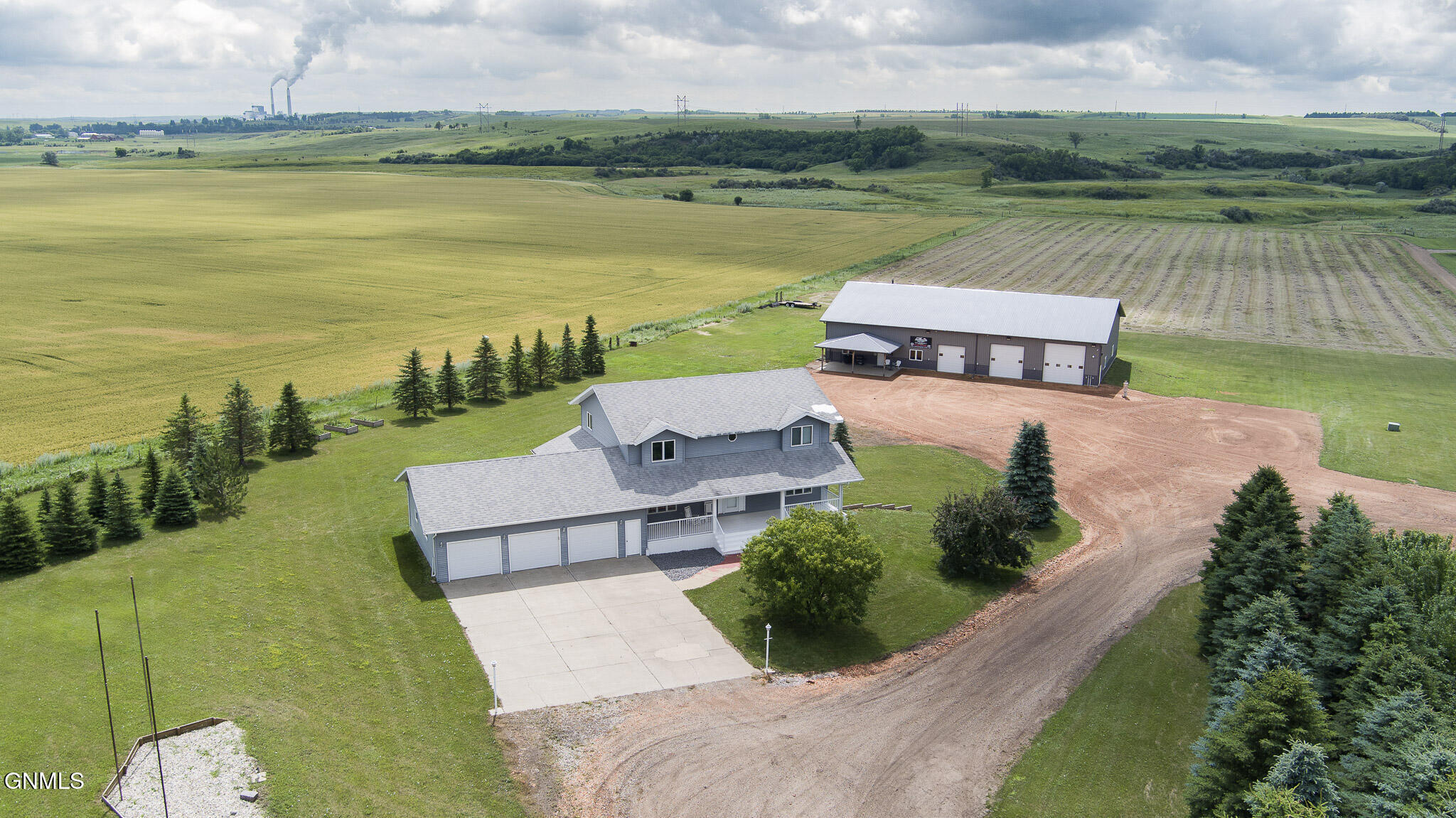Property Photo:  2104 37th Avenue SW  ND 58530 