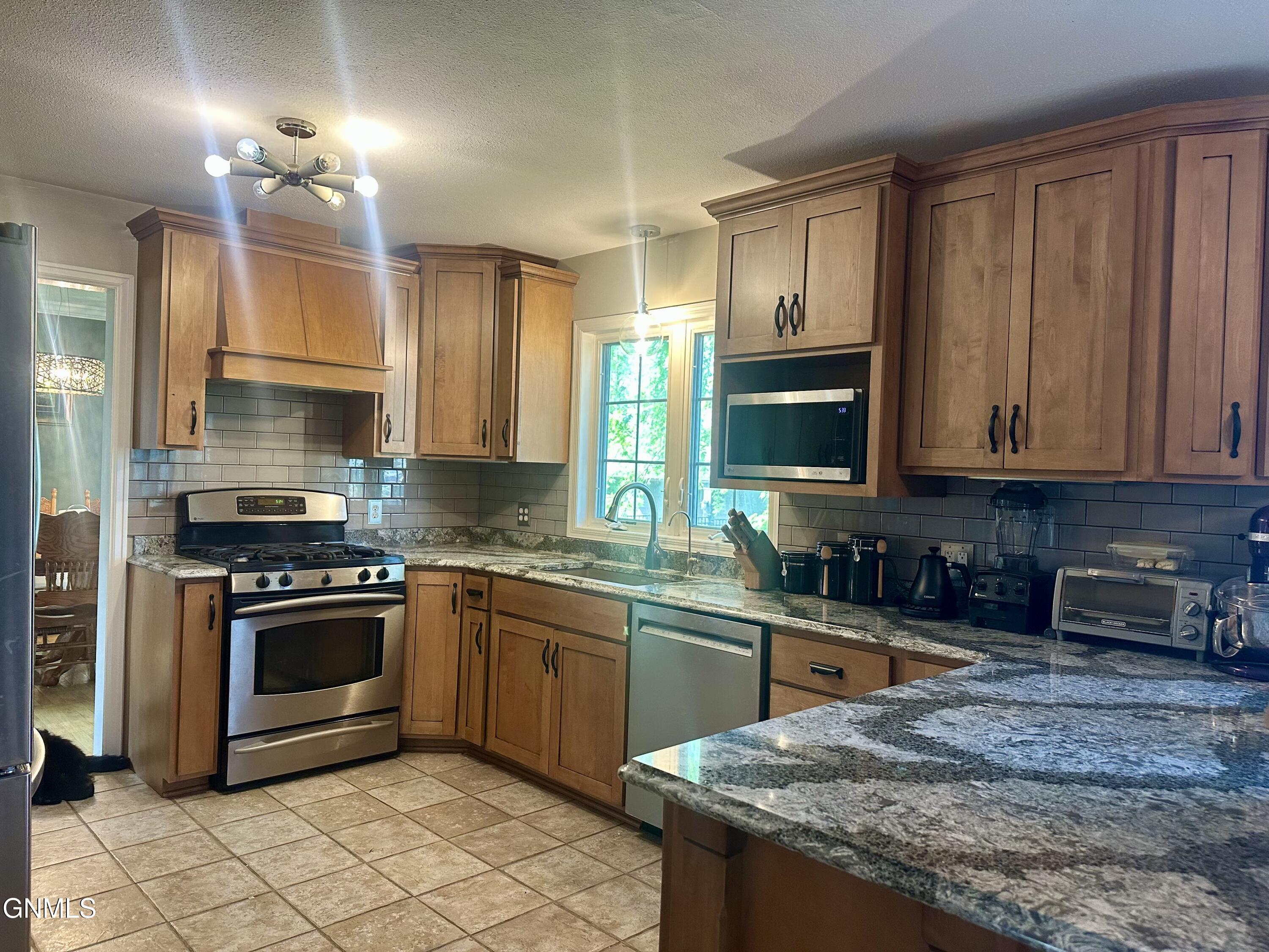 Property Photo:  713 17th Street SE  ND 58401 