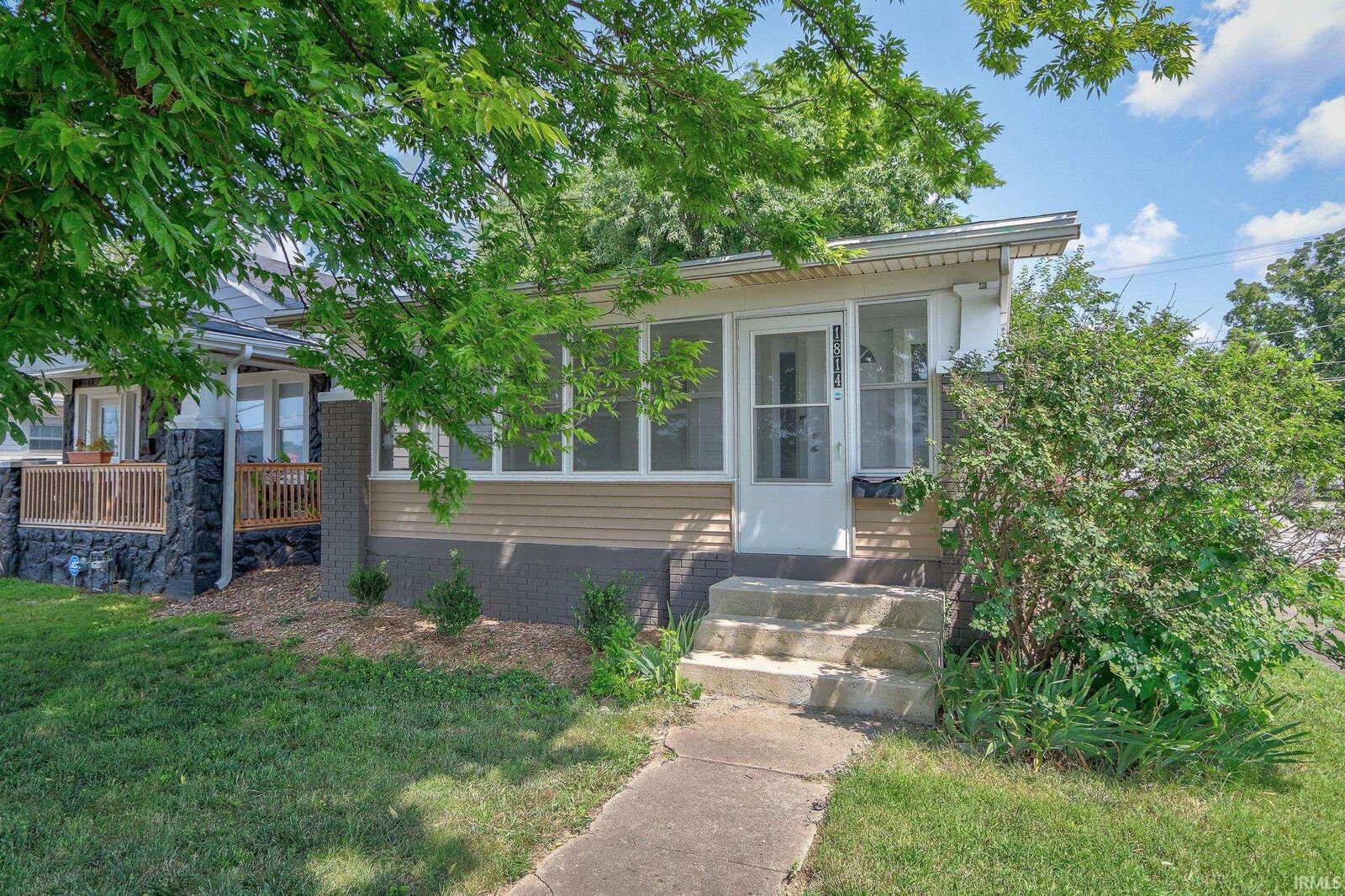 Property Photo: 1814 E Morgan Avenue IN 47711-4306