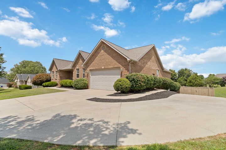 Property Photo:  211 Lake Forest Drive  KY 42503 