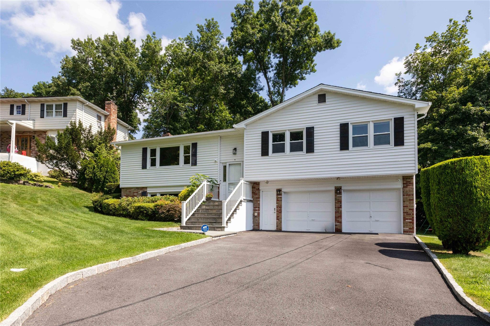 22 Jason Lane  Mamaroneck NY 10543 photo
