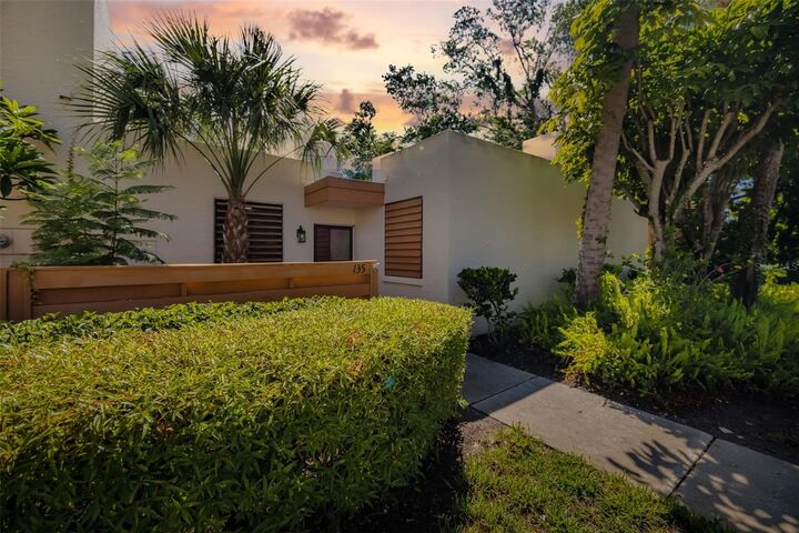 135 Wild Palm Drive  Bradenton FL 34210 photo