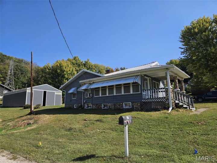 Property Photo: 174 Clinton Street IL 62045