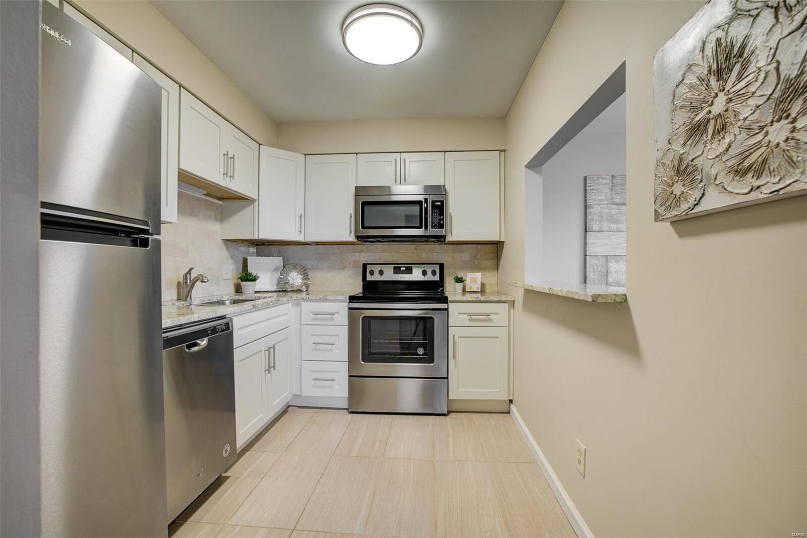 Property Photo: 950 E Rue De La Banque 206 MO 63141