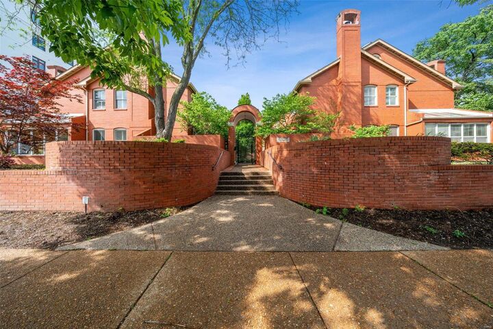 4525 Laclede Avenue 15  St Louis MO 63108 photo