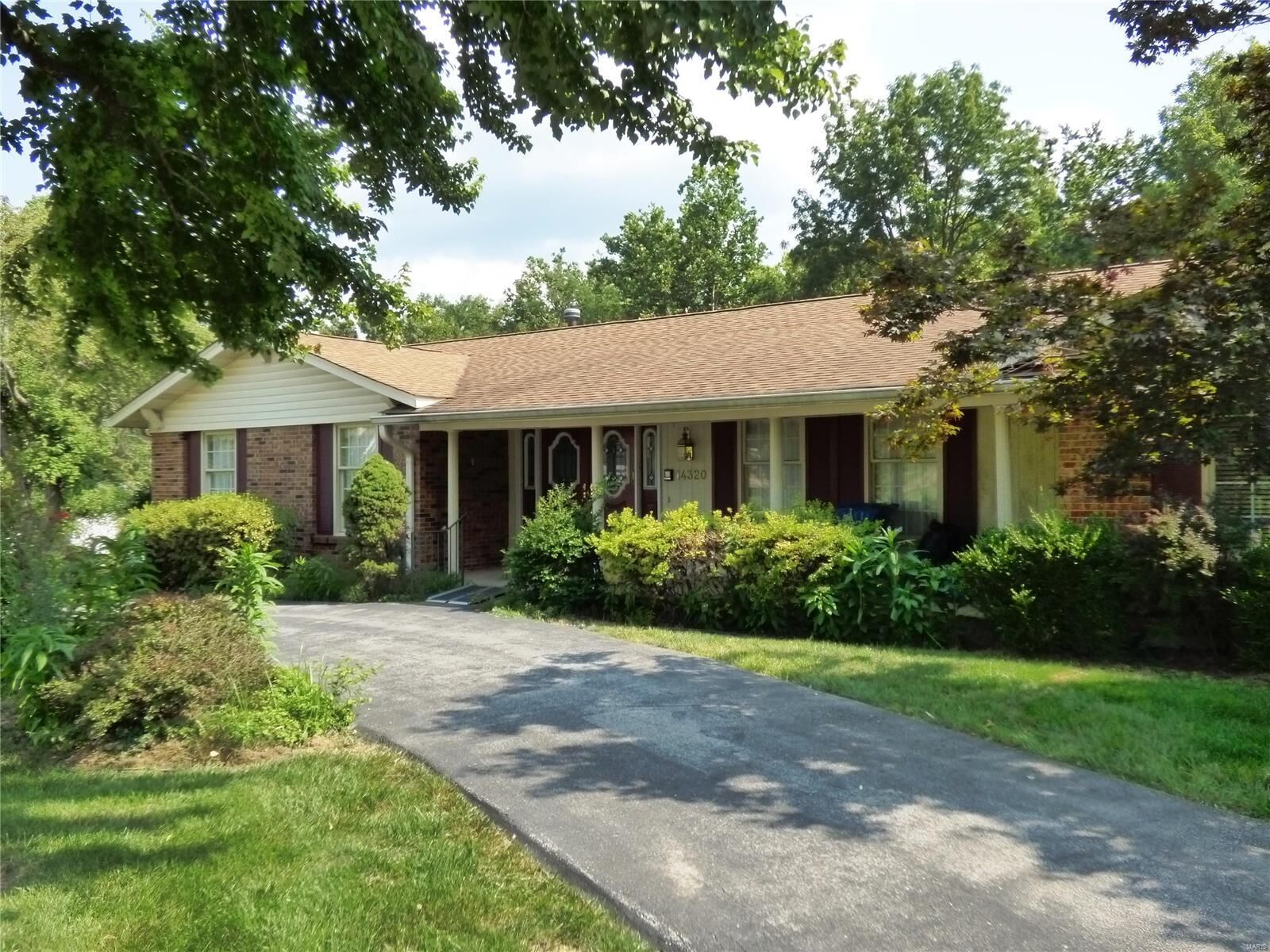 Property Photo: 14320 Ladue Road MO 63017