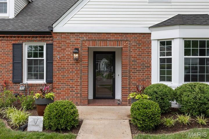 Property Photo:  5 Laymont Court  MO 63117 