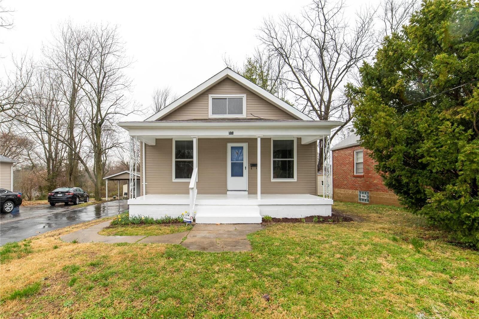 Property Photo: 801 N Elizabeth Avenue MO 63135