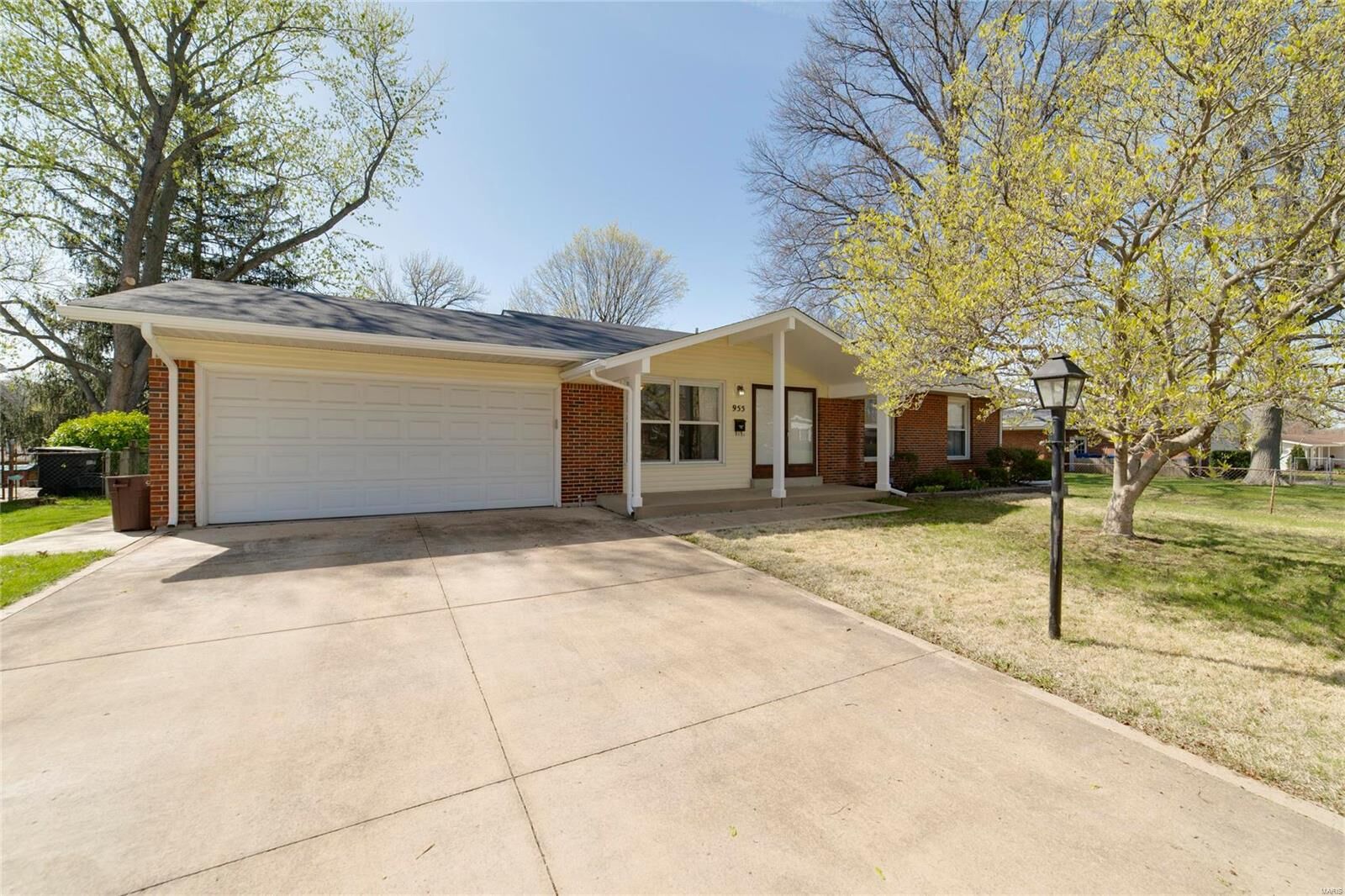 Property Photo: 955 Saddle MO 63033