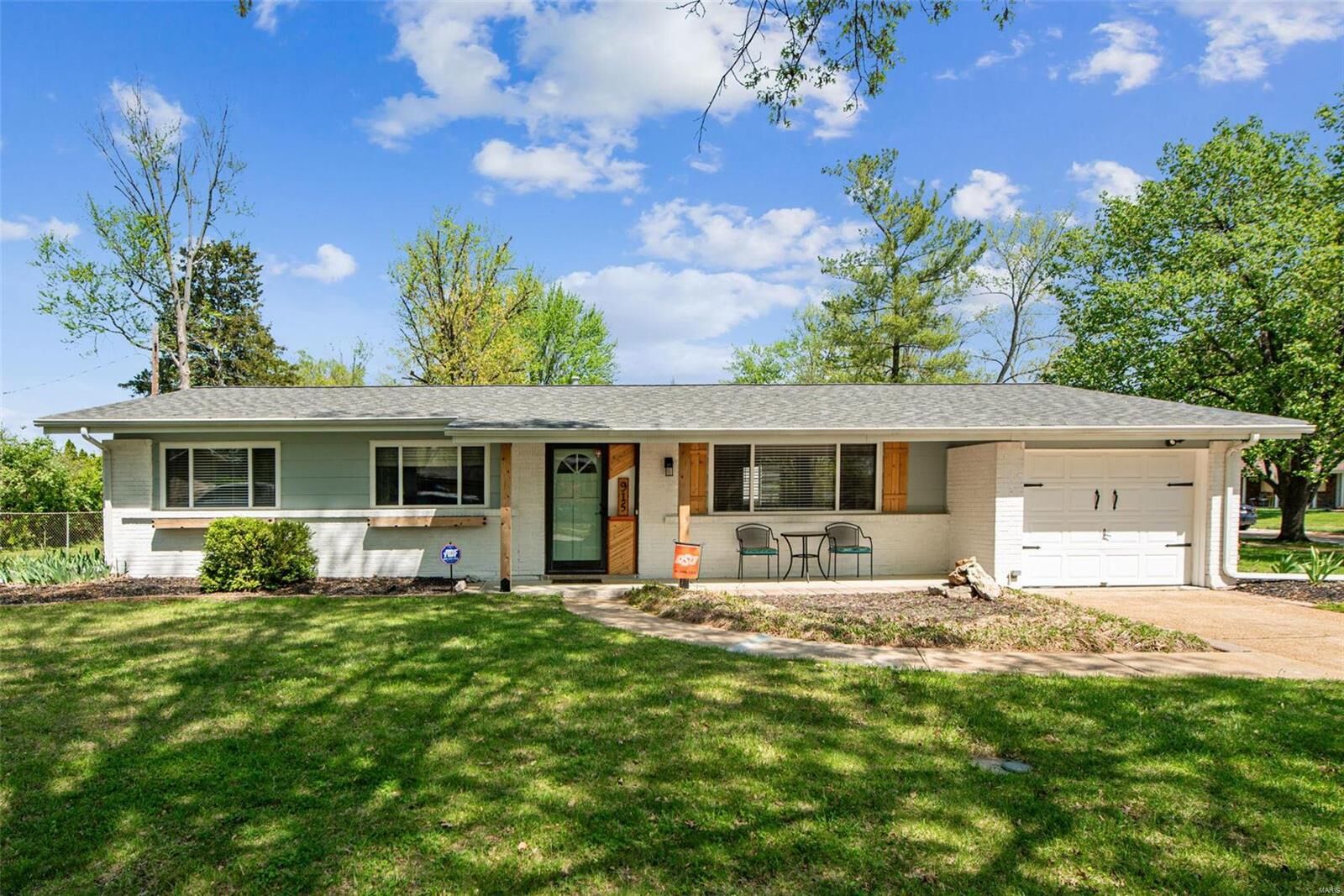 Property Photo: 915 Broadhurst Drive MO 63021