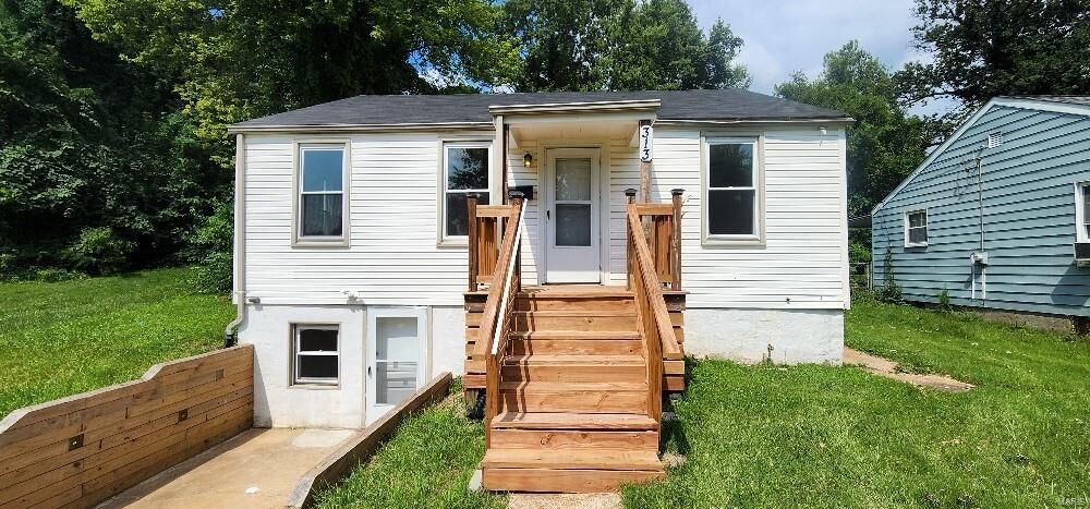 Property Photo: 313 Averill Avenue MO 63135