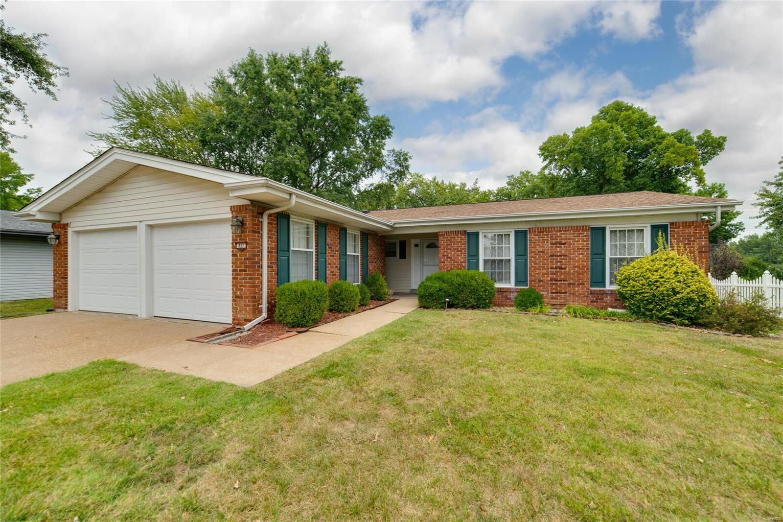 Property Photo: 837 Coach Light Lane MO 63042