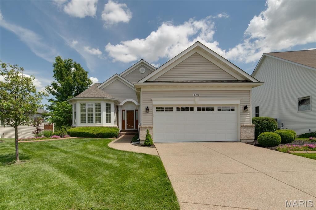 Property Photo:  209 Pigeon Drive S  MO 63367 