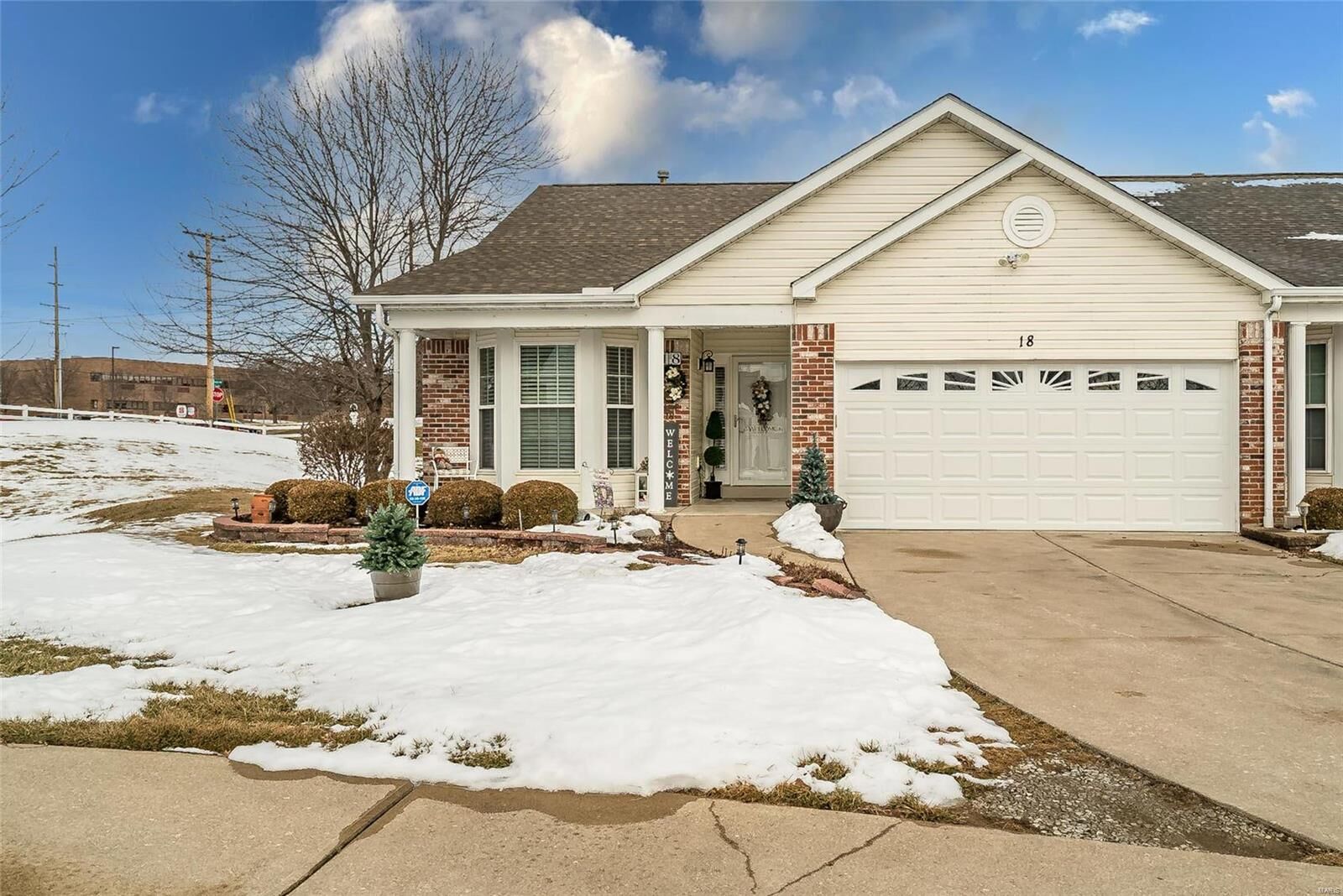 Property Photo:  18 Twelve Oaks Court 8A  MO 63376 