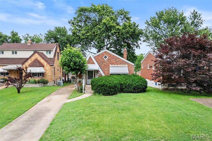 669 Bellsworth Drive  St Louis MO 63125 photo