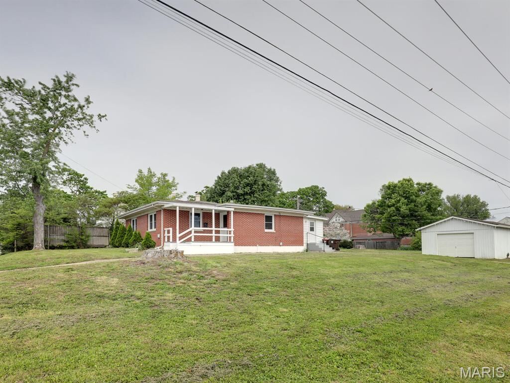 Property Photo:  324 E Olive Street  MO 63461 