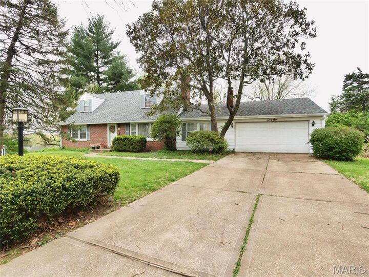 61 Dames Court  St Louis MO 63135 photo