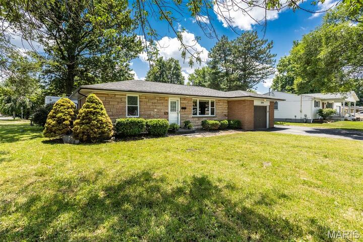 Property Photo:  206 W Bethalto Boulevard W  IL 62010 