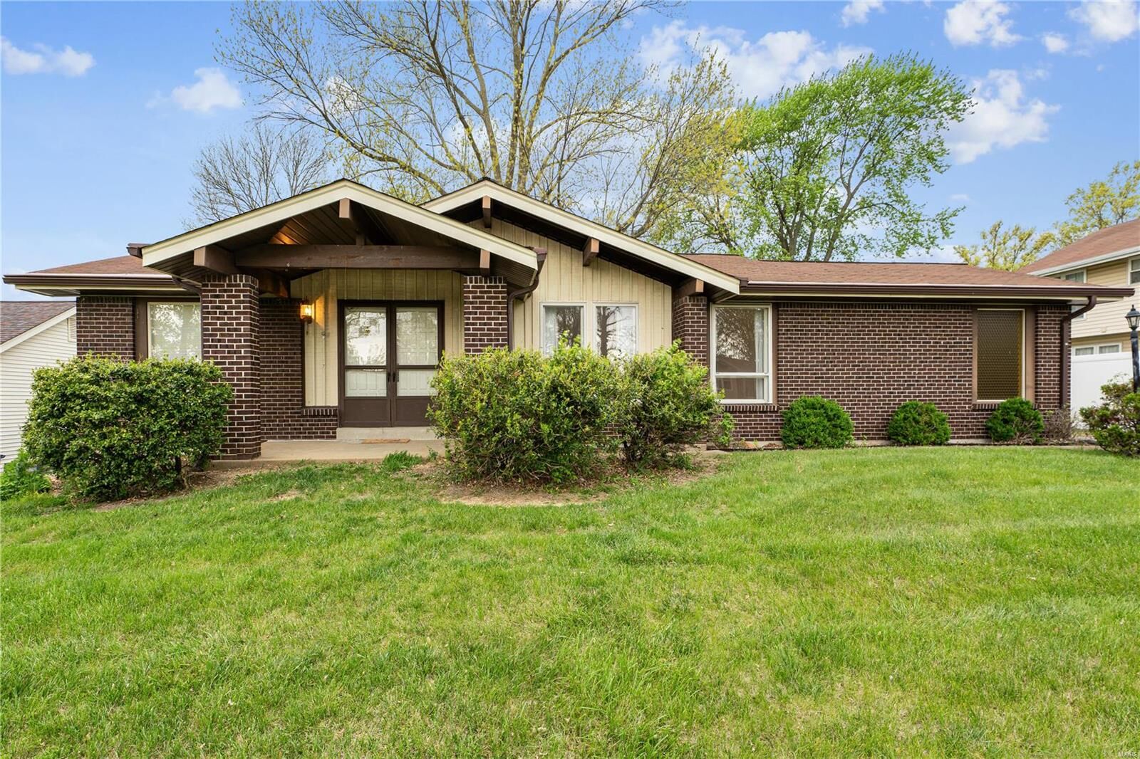 Property Photo: 1747 Shallowbrook Drive MO 63146