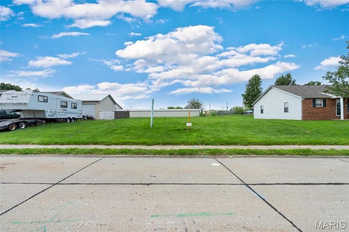 108 E Harrisonville Drive  Valmeyer IL 62295 photo