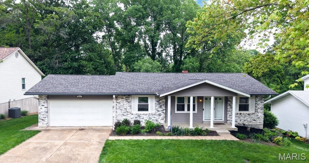 Property Photo: 1124 Crested View Drive MO 63146