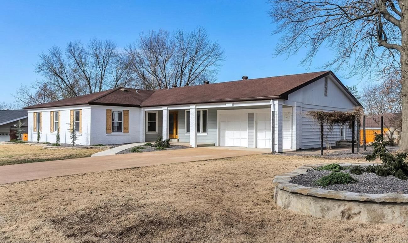 Property Photo: 13303 Hobnail Drive MO 63146