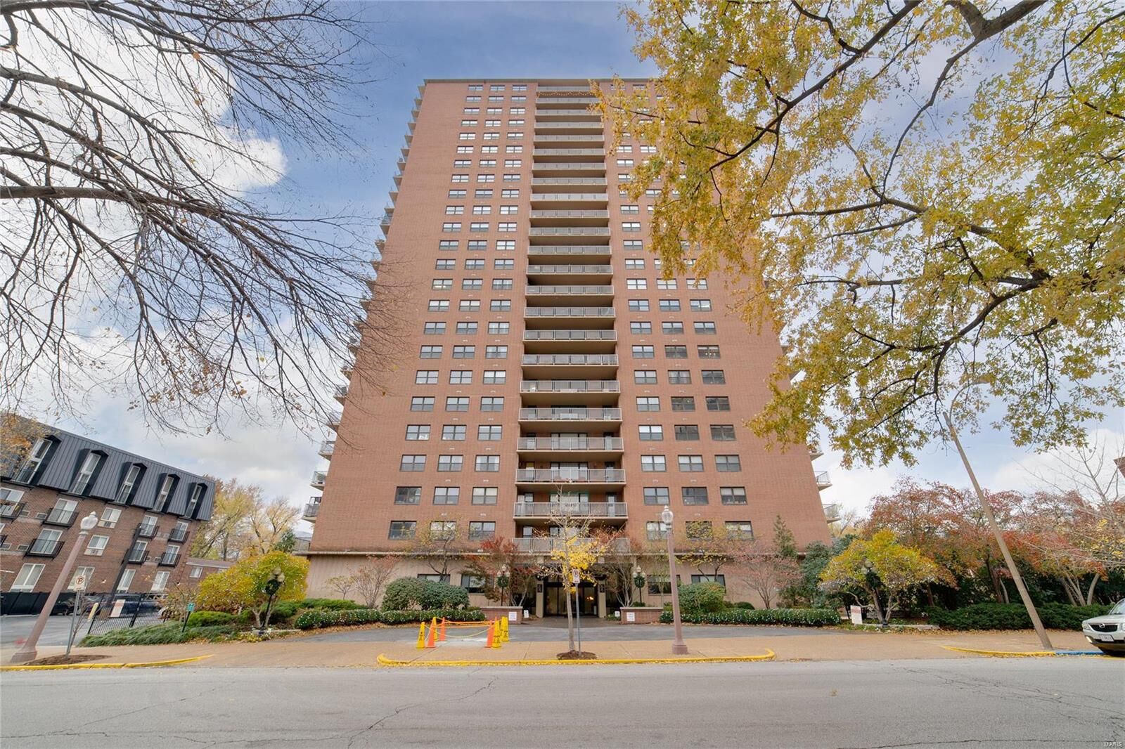 Property Photo: 4466 W Pine Boulevard 13F MO 63108