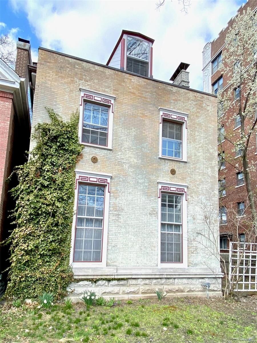 Property Photo: 4523 Maryland Avenue MO 63108