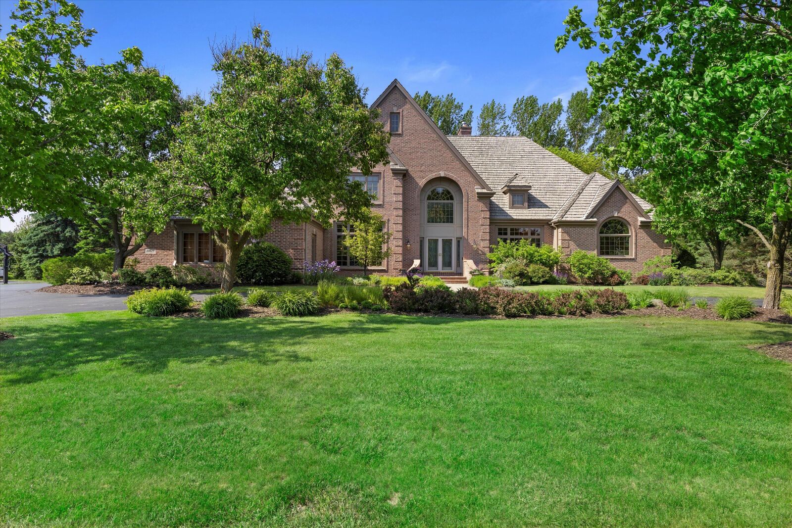Property Photo: 10625 N Pine Ridge Dr WI 53092