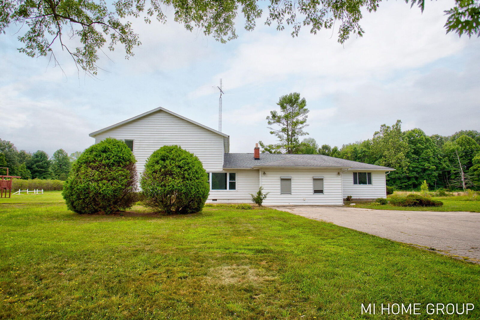 Property Photo: 74721 30th Avenue MI 49043