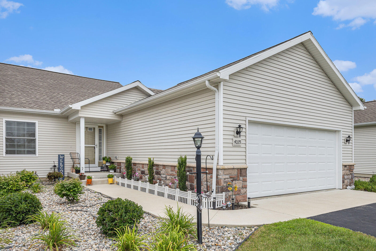 Property Photo:  4035 Eastbridge Circle  MI 49285 