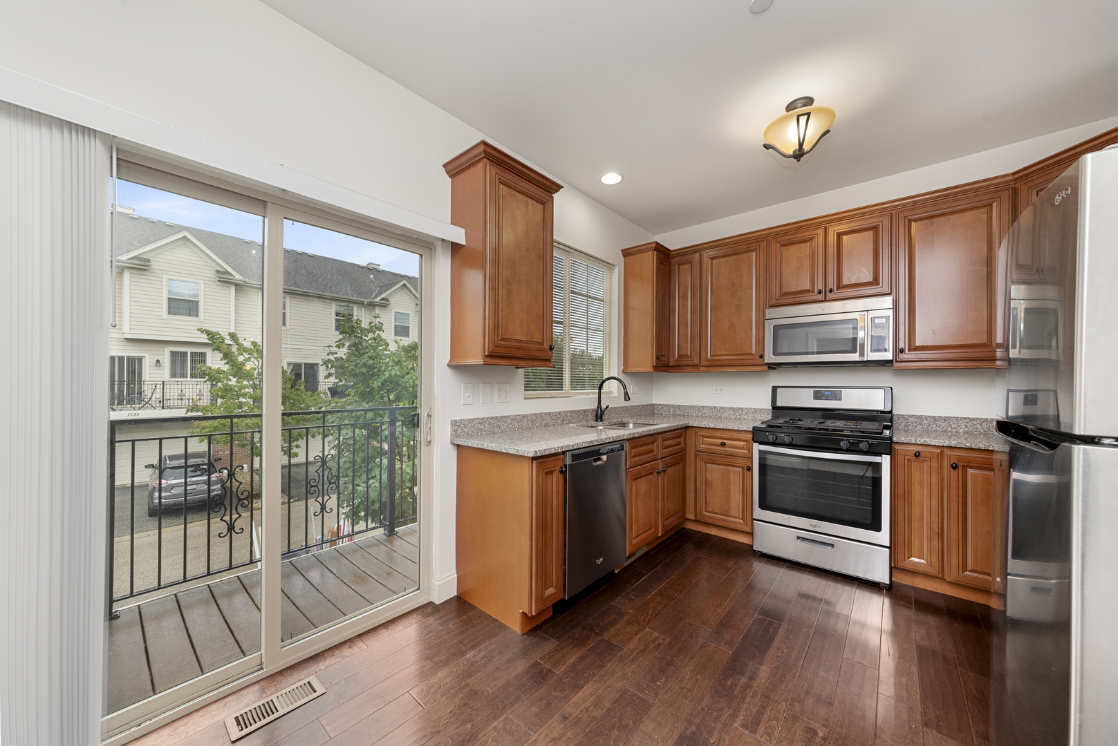 Property Photo:  1532 Lakeridge Court  IL 60060 