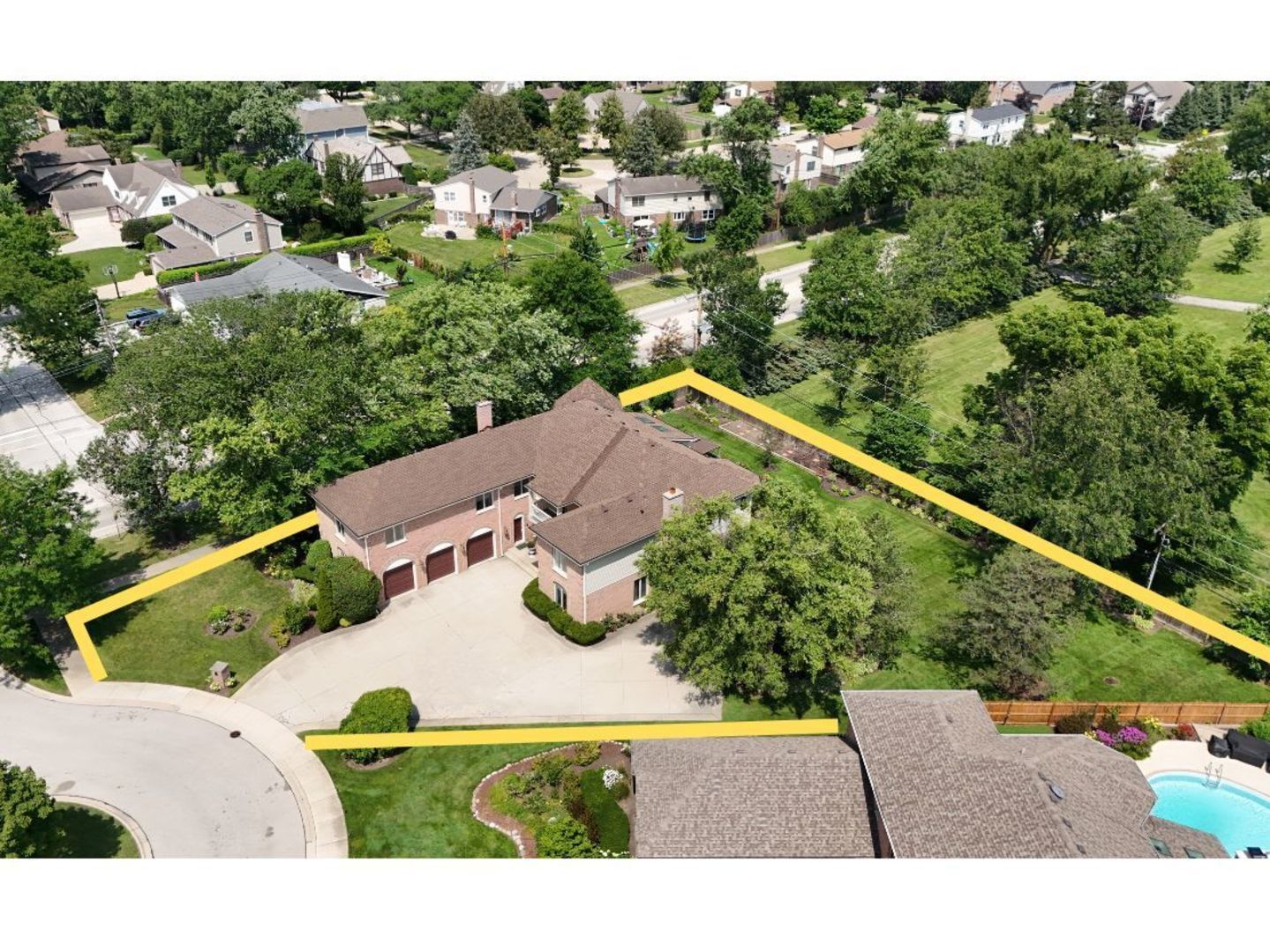 Property Photo: 2509 Astor Court IL 60026