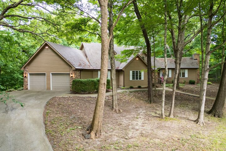 Property Photo: 14 Bent Tree Lane IL 61776