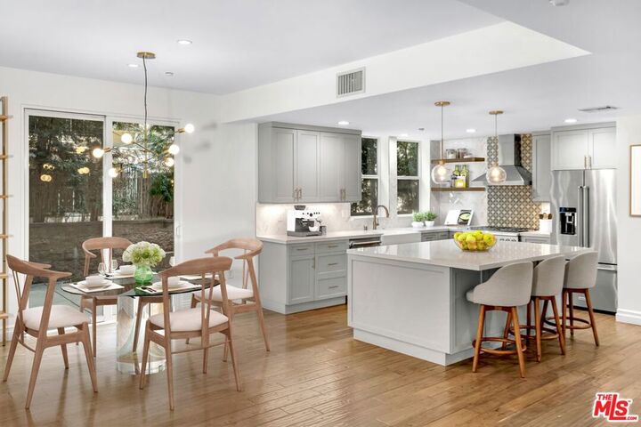Property Photo: 1248 N Laurel Avenue 103 CA 90046