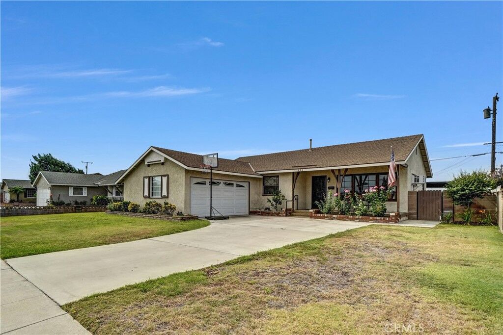 Property Photo:  802 Harmony Lane  CA 92870 