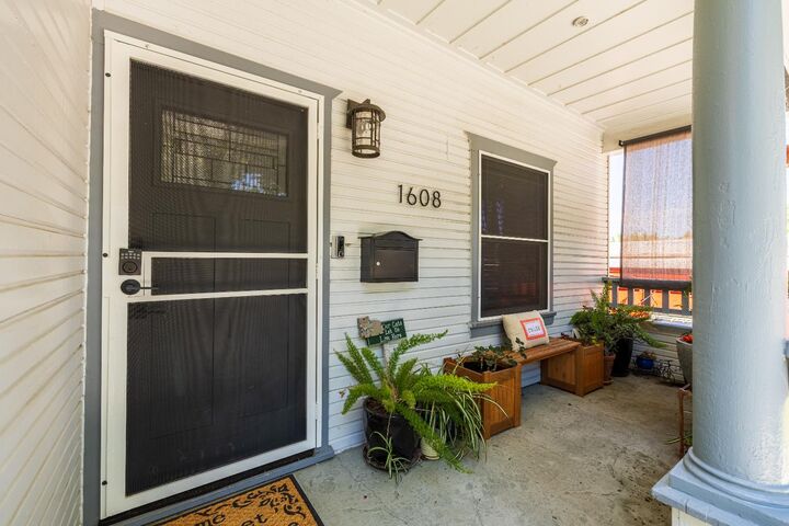 Property Photo: 1608 V Street CA 95818