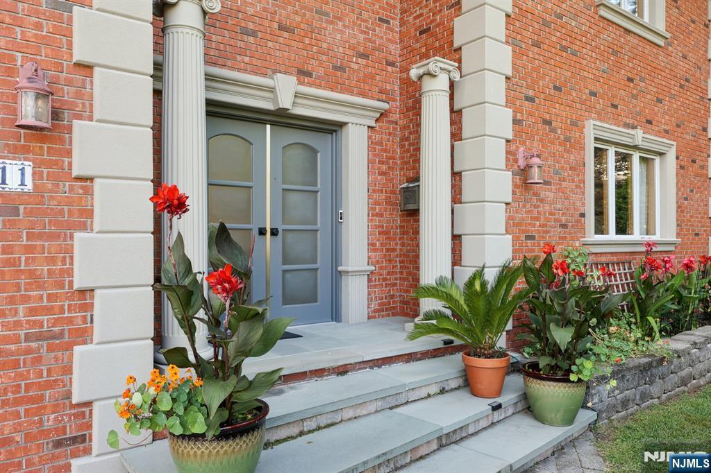 Property Photo:  11 New Street  NJ 07626 
