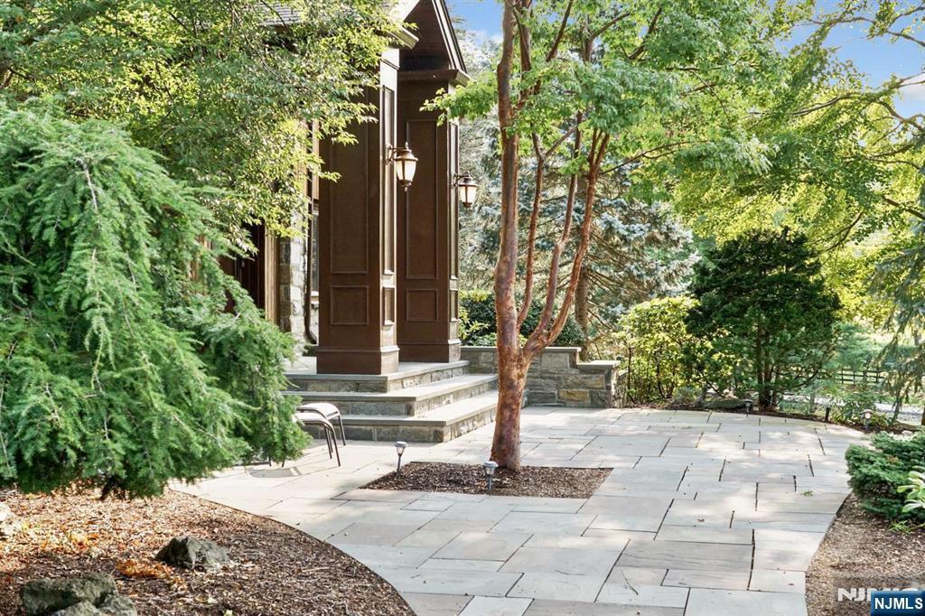 Property Photo:  33 Woodfield Lane  NJ 07458 
