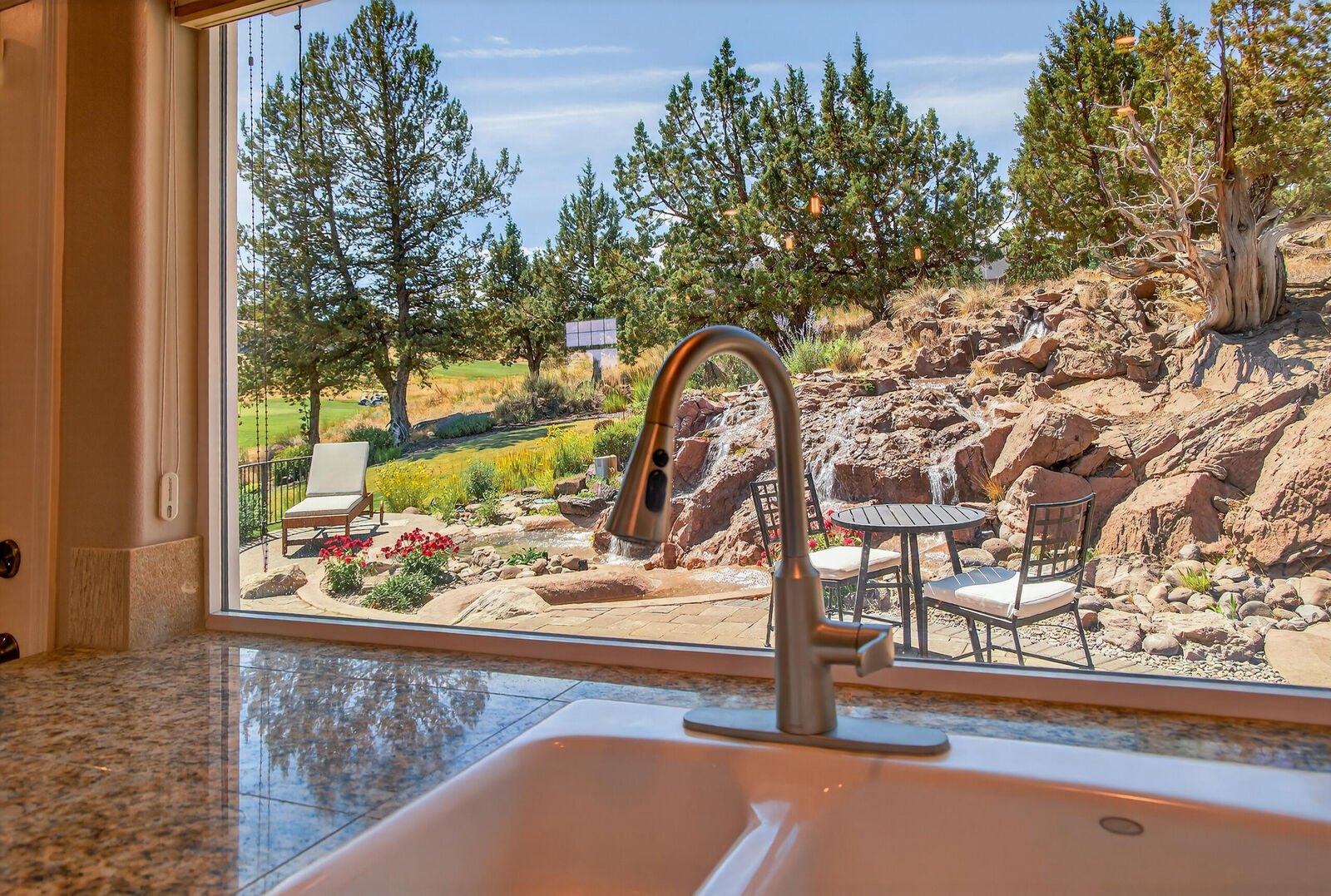 Property Photo:  1887 Turnstone Road  OR 97756 