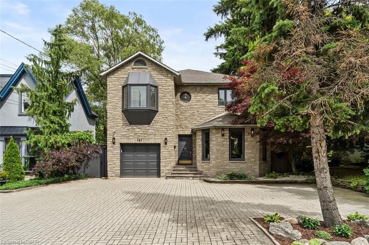 Photo de la propriété: 381 Queen Street S ON L8P 3T8