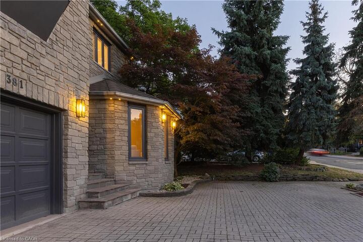 Photo de la propriété: 381 Queen Street S ON L8P 3T8